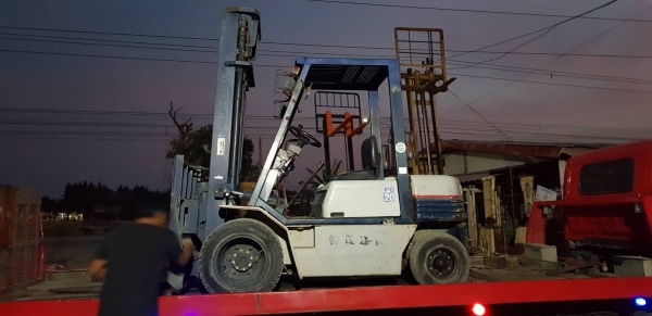 ขายด่วนรถยกKOMATSU FG20-11 ยกได้2ตันยกสูง4เมตรงากะดกได้ยางหน้าคู้รถนอกเพิ่งนำเข้ามายังไม่เคยใช้งานในเมืองไทยเลย