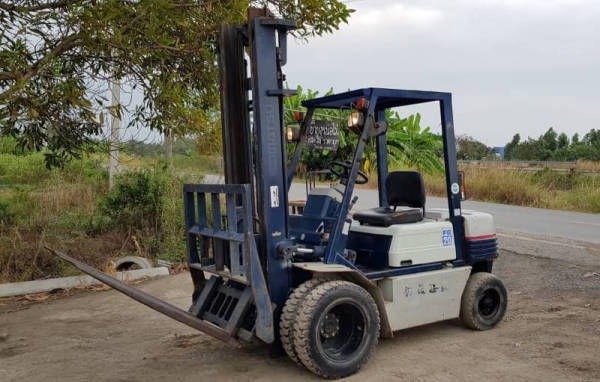 ขายด่วนรถยกKOMATSU FG20-11 ยกได้2ตันยกสูง4เมตรงากะดกได้ยางหน้าคู้รถนอกเพิ่งนำเข้ามายังไม่เคยใช้งานในเมืองไทยเลย