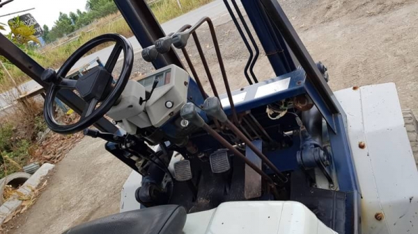 ขายด่วนรถยกKOMATSU FG20-11 ยกได้2ตันยกสูง4เมตรงากะดกได้ยางหน้าคู้รถนอกเพิ่งนำเข้ามายังไม่เคยใช้งานในเมืองไทยเลย
