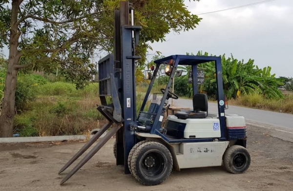 ขายด่วนรถยกKOMATSU FG20-11 ยกได้2ตันยกสูง4เมตรงากะดกได้ยางหน้าคู้รถนอกเพิ่งนำเข้ามายังไม่เคยใช้งานในเมืองไทยเลย