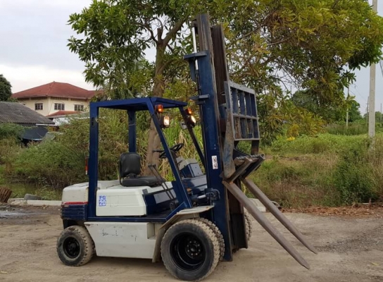 ขายด่วนรถยกKOMATSU FG20-11 ยกได้2ตันยกสูง4เมตรงากะดกได้ยางหน้าคู้รถนอกเพิ่งนำเข้ามายังไม่เคยใช้งานในเมืองไทยเลย
