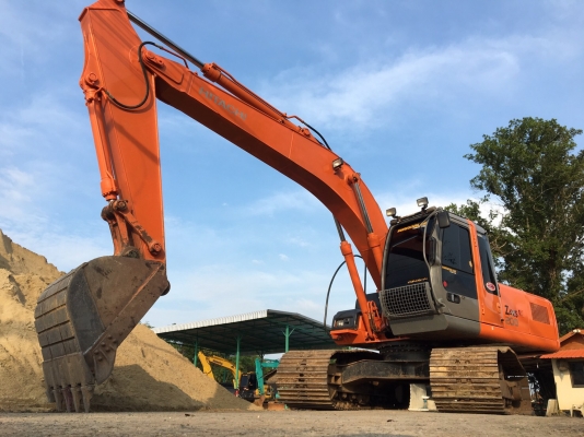 ขายด่วน!! HITACHI ZX200-1 4900 ชั่วโมง สภาพสวยมากค่ะ