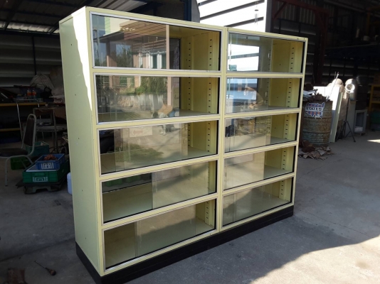 ตู้บานเลื่อนกระจก