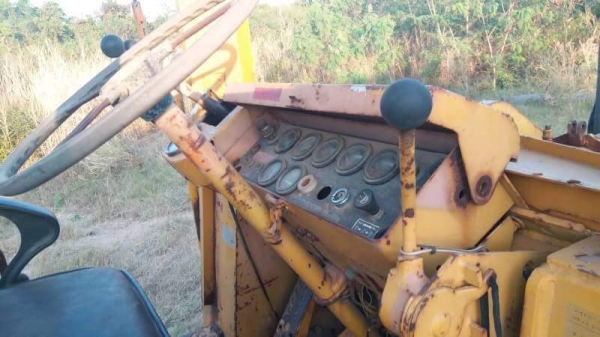 ขาย 295,000 รถตักล้อยางเอวอ่อน KOMATSU JH 63 เครื่องดี เกียร์ทอคร์แรง เอวแน่น ยางดี ต่อแขนแล้ว  บุ้งกี้ตัก 2.5 คิว รถสวยพร้อมใช้ รถอยู่ พนมสารคาม 0967428942