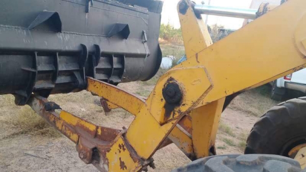 ขาย 295,000 รถตักล้อยางเอวอ่อน KOMATSU JH 63 เครื่องดี เกียร์ทอคร์แรง เอวแน่น ยางดี ต่อแขนแล้ว  บุ้งกี้ตัก 2.5 คิว รถสวยพร้อมใช้ รถอยู่ พนมสารคาม 0967428942