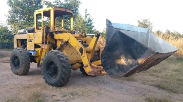 ขาย 295,000 รถตักล้อยางเอวอ่อน KOMATSU JH 63 เครื่องดี เกียร์ทอคร์แรง เอวแน่น ยางดี ต่อแขนแล้ว  บุ้งกี้ตัก 2.5 คิว รถสวยพร้อมใช้ รถอยู่ พนมสารคาม 0967428942