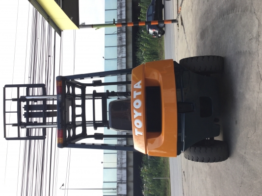 ขาย โฟรคลิฟท์ โตโยต้า รุ่น 7 ดีเซล 2. ตัน เสา  เมตร