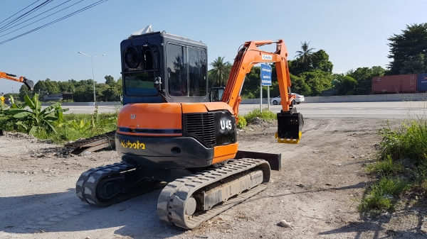 ขายรถขุดkubota u45...0815667535
