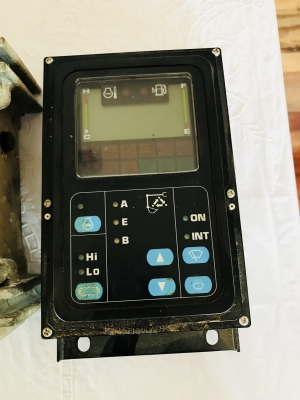 ขายกล่อง จอ KOMATSU PC 200-7 สวยๆถอดจากรถ