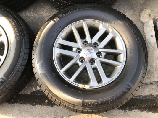 ล้อแม็ก Toyota Fortuner 50ปี ขอบ 17(สีเทากัน) พร้อมยาง 265-65-17 ปี 15 สภาพสวย