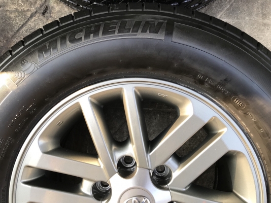 ล้อแม็ก Toyota Fortuner 50ปี ขอบ 17(สีเทากัน) พร้อมยาง 265-65-17 ปี 15 สภาพสวย