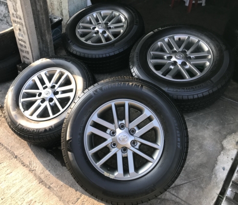 ล้อแม็ก Toyota Fortuner 50ปี ขอบ 17(สีเทากัน) พร้อมยาง 265-65-17 ปี 15 สภาพสวย