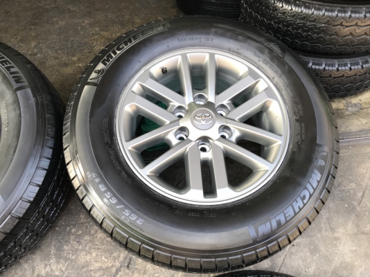 ล้อแม็ก Toyota Fortuner 50ปี ขอบ 17(สีเทากัน) พร้อมยาง 265-65-17 ปี 15 สภาพสวย