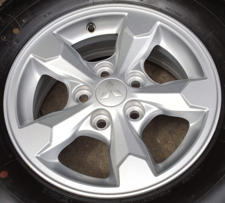 ล้อแม็กป้ายแดง Mitsu Triton ขอบ 15 พร้อมยางป้ายแดง 215-70-15 Bridgestone ปลายปี 17