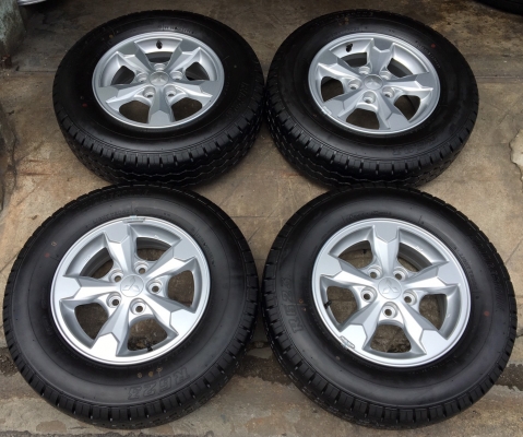 ล้อแม็กป้ายแดง Mitsu Triton ขอบ 15 พร้อมยางป้ายแดง 215-70-15 Bridgestone ปลายปี 17