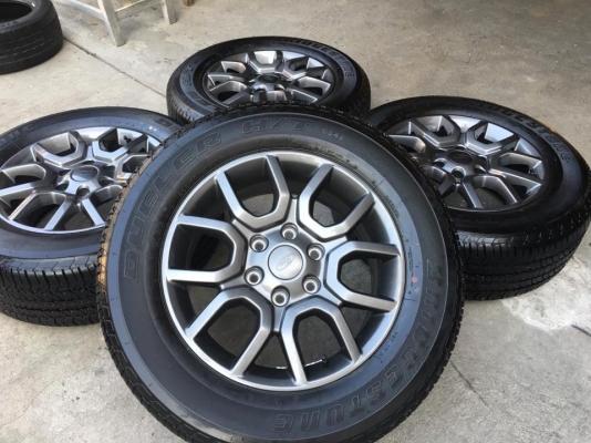 ล้อแม็กป้ายแดง All new Ford Ranger FX4 ขอบ 18 พร้อมยางป้ายแดง Bridgestone 265-60-18 ปลายปี 17