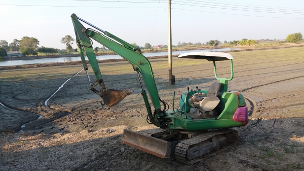 pc30-7พร้อมใช้ ช่วงล่างเต็ม ปั๊มนิ้วคอลโทนน้ำมัน