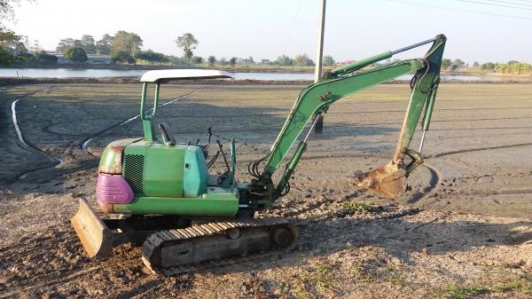 pc30-7พร้อมใช้ ช่วงล่างเต็ม ปั๊มนิ้วคอลโทนน้ำมัน