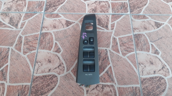 สวิทช์กระจก ประตู TOYOTA Prius ด้านหน้าขวา พร้อมกรอบ