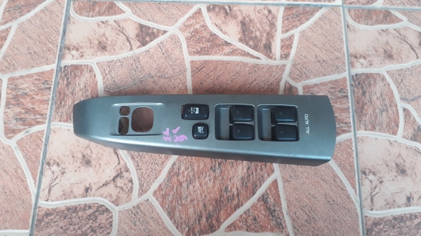 สวิทช์กระจก ประตู TOYOTA Prius ด้านหน้าขวา พร้อมกรอบ