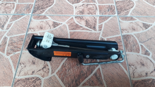 แม่แรง BENZ W211