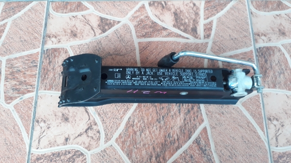 แม่แรง BENZ W211