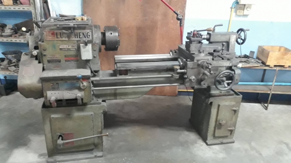ขายเครื่องกลึง5.5ฟุตใต้หวัน2เพลาพร้อมใช้ราคาเบาๆครับ