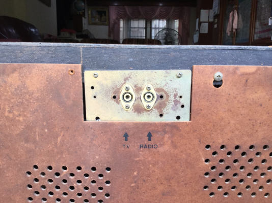 TV โบราณ ของเก่าสวย น่าสะสม จัดร้านตั้งโชว์ TV โบราณ ของเก่าสวย น่าสะสม จัดร้านตั้งโชว์