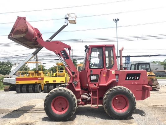 ขายรถตักล้อยาง CATERPILLAR 910F ขั่วโมงน้อย นำเข้าจากญี่ปุ่นพร้อมใช้ครับ สนใจติดต่อ 063-9316985 ID LINE : 0639316985