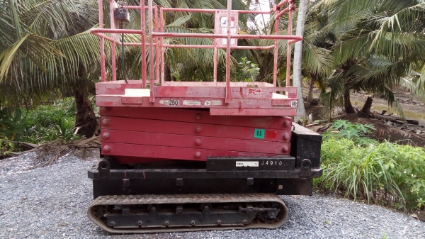 รถกระเช้า 6 เมตรพร้อมใช้แบตเตอรี่ใหม่ 2 ลูกเบิกห้าง ตู้ชาร์ท2ตู้สำหรับชาร์ทไฟบ้านได้