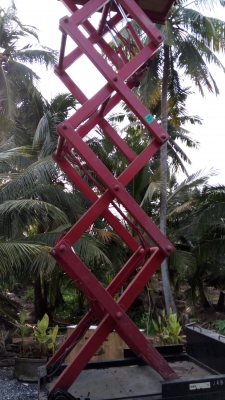 รถกระเช้า 6 เมตรพร้อมใช้แบตเตอรี่ใหม่ 2 ลูกเบิกห้าง ตู้ชาร์ท2ตู้สำหรับชาร์ทไฟบ้านได้