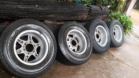 แม็กอ๊อฟโรด6รูพร้อมยางขอบ15เดิมๆไม่มีซ่อม