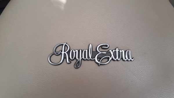 เพลทโลโก้ Royal Extra