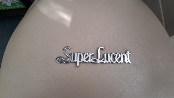 เพลทโลโก้ SuperLucent