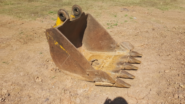 ขาย แบคโฮ KOMATSU PC200-3 คอนโทรลสั้น เอกสารเล่มทะเบียนครบ เครื่องดี ปั้มดี ช่วงล่างเต็ม