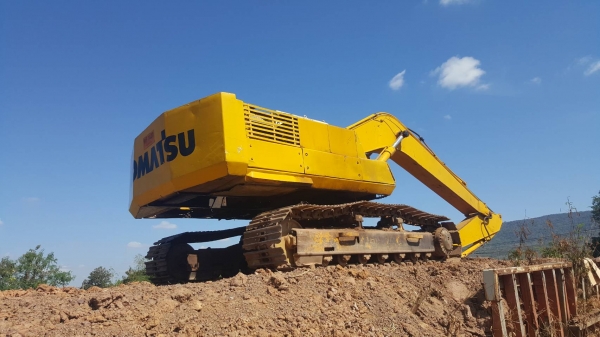 ขาย แบคโฮ KOMATSU PC200-3 คอนโทรลสั้น เอกสารเล่มทะเบียนครบ เครื่องดี ปั้มดี ช่วงล่างเต็ม