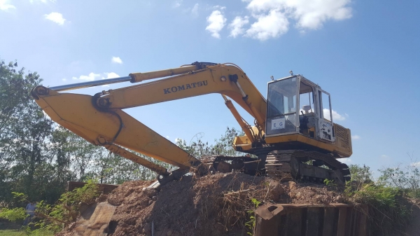 ขาย แบคโฮ KOMATSU PC200-3 คอนโทรลสั้น เอกสารเล่มทะเบียนครบ เครื่องดี ปั้มดี ช่วงล่างเต็ม