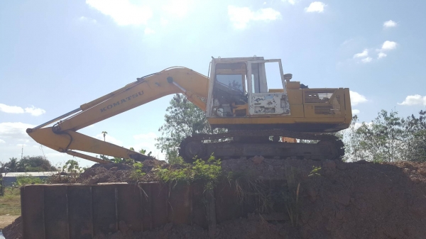 ขาย แบคโฮ KOMATSU PC200-3 คอนโทรลสั้น เอกสารเล่มทะเบียนครบ เครื่องดี ปั้มดี ช่วงล่างเต็ม