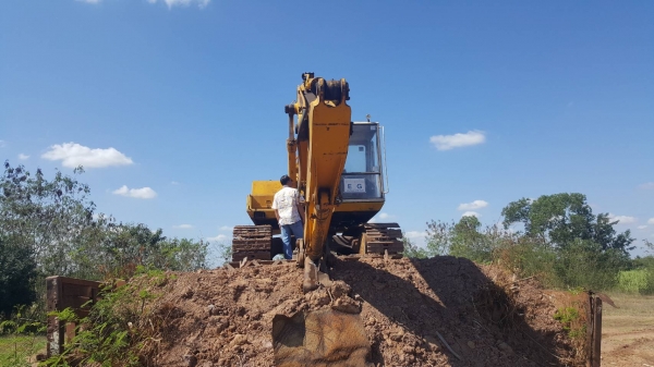 ขาย แบคโฮ KOMATSU PC200-3 คอนโทรลสั้น เอกสารเล่มทะเบียนครบ เครื่องดี ปั้มดี ช่วงล่างเต็ม