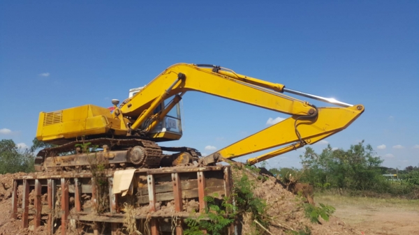 ขาย แบคโฮ KOMATSU PC200-3 คอนโทรลสั้น เอกสารเล่มทะเบียนครบ เครื่องดี ปั้มดี ช่วงล่างเต็ม