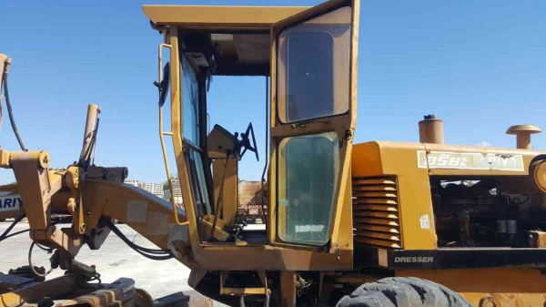 ขาย รถเกรด GALION 850 เอกสารเล่มทะเบียนครบ รถใช้งานได้ปกติ ยางไม่ค่อยสวย ราคาคุยกันได้ ขาย รถเกรด GALION 850 เอกสารเล่มทะเบียนครบ รถใช้งานได้ปกติ ยางไม่ค่อยสวย ราคาคุยกันได้