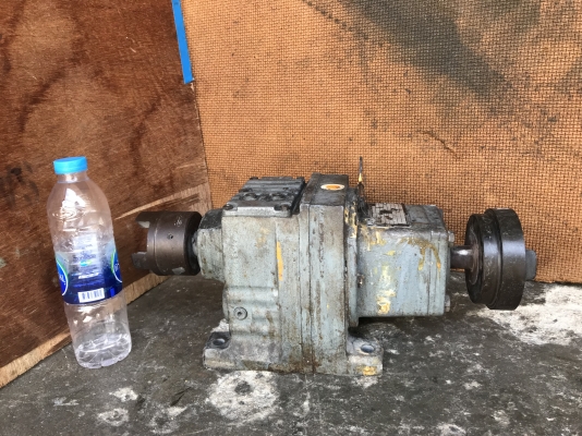 ขายหัวเกียร์ทดรอบ SEW eurodrive อัตราทด 1:4.3 สภาพสวย หมุนนิ่ม พร้อมใช้งาน