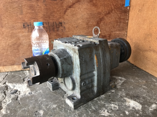 ขายหัวเกียร์ทดรอบ SEW eurodrive อัตราทด 1:4.3 สภาพสวย หมุนนิ่ม พร้อมใช้งาน