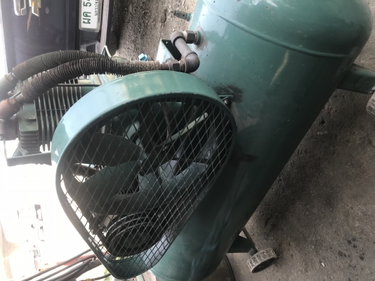 ขายปั๊มลมแชมเปี้ยน 5 แรง ถัง 300 ลิตร ขายปั๊มลมแชมเปี้ยน 5 แรง ถัง 300 ลิตร