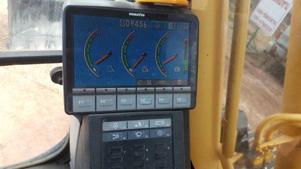 รถแบคโฮ KOMATSU PC 200-8 มีเล่มทะเบียนพร้อม จดทะเบียนปี 2559 รถแบคโฮ KOMATSU PC 200-8 มีเล่มทะเบียนพร้อม จดทะเบียนปี 2559