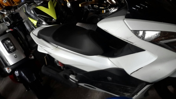 ขาย Honda PCX 150 ปี 57 รุ่นไฟ Led มีกุญแจแม่เหล็ก เครื่องดีเดิมๆ ชุดสีภายนอกมีรอยล้มด้านขวา (ตามรูป) เล่มพร้อมชุดโอน