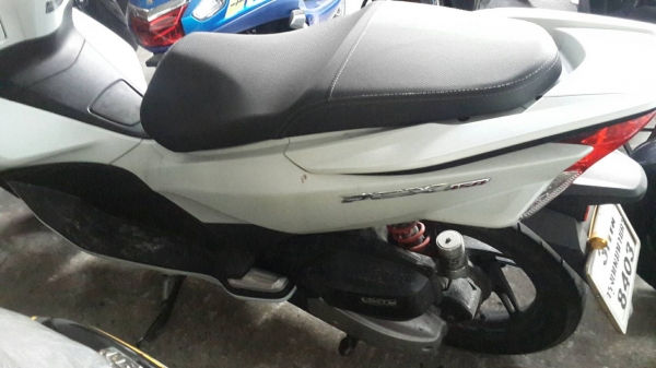 ขาย Honda PCX 150 ปี 57 รุ่นไฟ Led มีกุญแจแม่เหล็ก เครื่องดีเดิมๆ ชุดสีภายนอกมีรอยล้มด้านขวา (ตามรูป) เล่มพร้อมชุดโอน