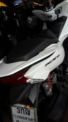 ขาย Honda PCX 150 ปี 57 รุ่นไฟ Led มีกุญแจแม่เหล็ก เครื่องดีเดิมๆ ชุดสีภายนอกมีรอยล้มด้านขวา (ตามรูป) เล่มพร้อมชุดโอน