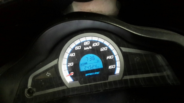 ขาย Honda PCX 150 ปี 57 รุ่นไฟ Led มีกุญแจแม่เหล็ก เครื่องดีเดิมๆ ชุดสีภายนอกมีรอยล้มด้านขวา (ตามรูป) เล่มพร้อมชุดโอน