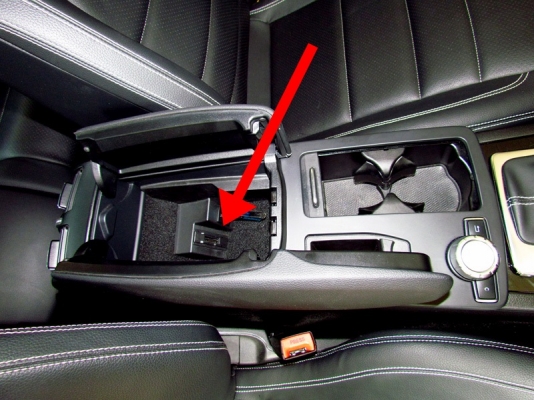 สายชาร์จ ของแท้จาก Mercedes Benz สายชาร์จ ของแท้จาก Mercedes Benz